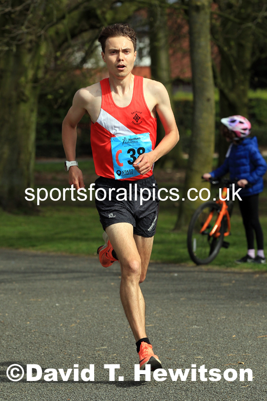 Senior Mens Northern 12 Stage Road Relay, 2022 Northern 12 and 6 Stage Road Relays,  Birkenhead Park, Birkenhead, Wirral.  Photo: David T. Hewitson/Sports for All Pics
